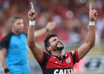 "Sensação é a melhor possível", diz Dourado após estreia com gol no Fla