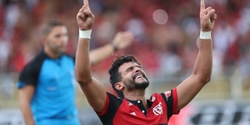 "Sensação é a melhor possível", diz Dourado após estreia com gol no Fla