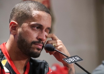 De peso de ouro à decepção: Rômulo não engrena no Fla e perde espaço para Jonas