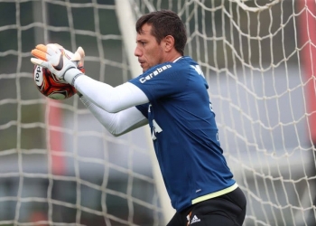 Diego Alves treina com grupo do Fla pela 1ª vez e se aproxima de retorno
