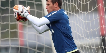 Diego Alves treina com grupo do Fla pela 1ª vez e se aproxima de retorno