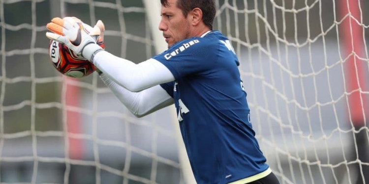 Diego Alves treina com grupo do Fla pela 1ª vez e se aproxima de retorno