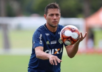 Após exame, Diego Alves está liberado para treinar sem limitações