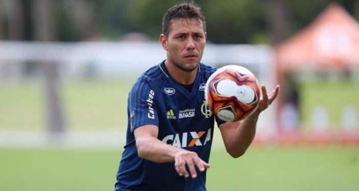 Após exame, Diego Alves está liberado para treinar sem limitações