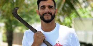 Dourado relata coragem ao trocar Flu pelo Fla: “Tive que ter muito peito”