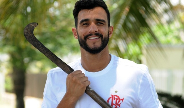 Dourado relata coragem ao trocar Flu pelo Fla: “Tive que ter muito peito”