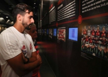 Henrique Dourado visita o Fla Memória