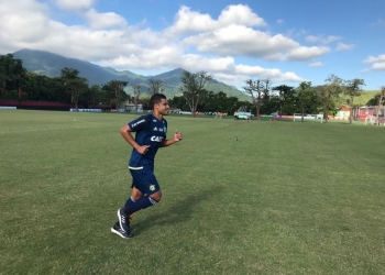 Recuperado de câncer, Ederson se reapresenta no CT Ninho do Urubu