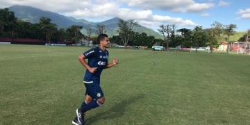 Recuperado de câncer, Ederson se reapresenta no CT Ninho do Urubu