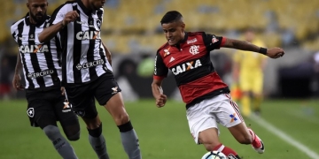Carpegiani testa formação com Everton na lateral esquerda; Cuéllar viaja para Brasília