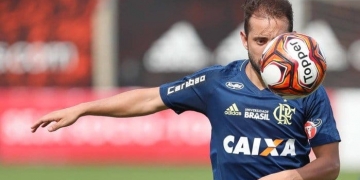 Everton Ribeiro elogia dedicação de Adriano e superação de Ederson
