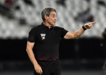 Carpegiani elogia Fla após goleada, mas alerta para o River: ''Exigência maior''