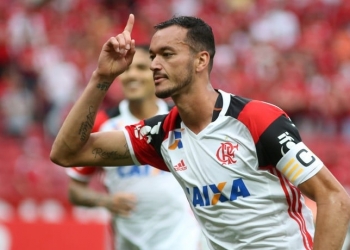 Contra o Botafogo, Carpegiani terá retorno de Réver; Trauco segue fora