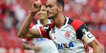 Contra o Botafogo, Carpegiani terá retorno de Réver; Trauco segue fora