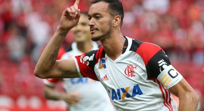 Contra o Botafogo, Carpegiani terá retorno de Réver; Trauco segue fora