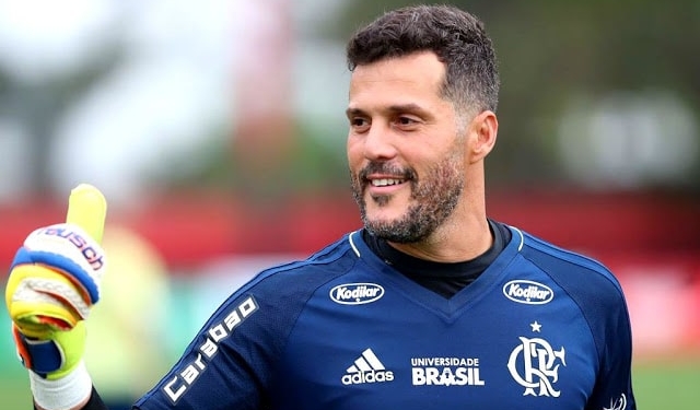 Julio Cesar faz teste em jogo-treino do Fla para estreia contra o Botafogo