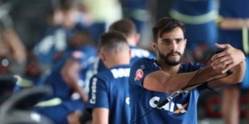 Carpegiani abre mão de dois volantes e confirma Dourado na semifinal
