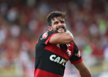 Henrique Dourado dedica primeiro gol com a camisa do Flamengo ao filho