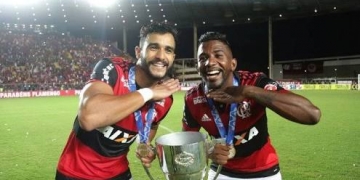 Flamengo passa a jogar mais ofensivamente e empolga o elenco