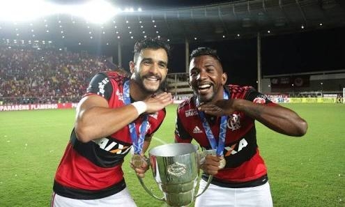 Flamengo passa a jogar mais ofensivamente e empolga o elenco