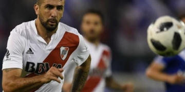 Antes da estreia contra o Fla, jornal critica Pratto, Scocco e outras estrelas do River Plate