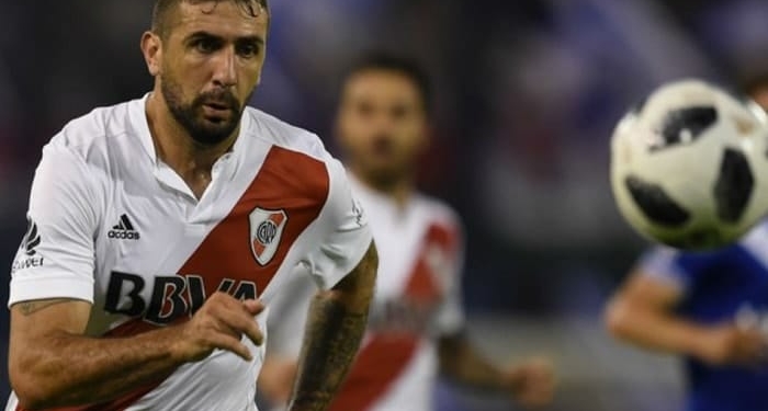 Antes da estreia contra o Fla, jornal critica Pratto, Scocco e outras estrelas do River Plate
