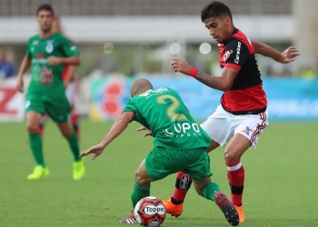 Repórter exalta Lucas Paquetá: "Jogador que mais evoluiu no Brasil"