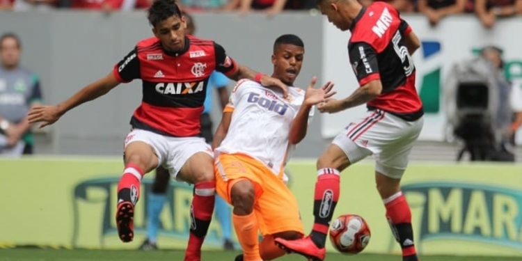 Em dia de mudança tática e estreias, Carpegiani sai satisfeito com o Fla