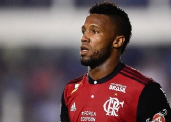 Fla encaminha empréstimo de Rafael Vaz para a Universidad de Chile