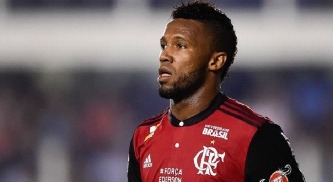 Fla encaminha empréstimo de Rafael Vaz para a Universidad de Chile