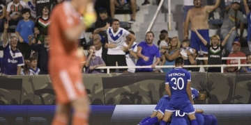 Antes de encarar o Fla, River perde para Vélez e amplia crise pelo Argentino