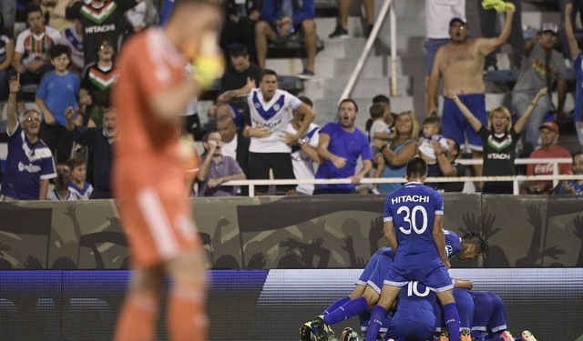 Antes de encarar o Fla, River perde para Vélez e amplia crise pelo Argentino