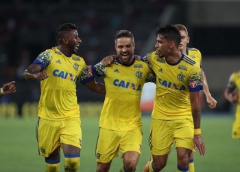 Rodinei analisa vitória do Fla e agradece oportunidade de Carpegiani