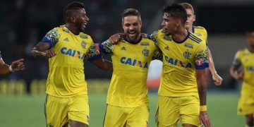 Rodinei analisa vitória do Fla e agradece oportunidade de Carpegiani