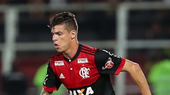 Em enquete, torcida do Fla coloca Ronaldo na vaga de Cuéllar na estreia da Liberta