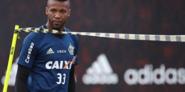 Rafael Vaz se despede dos companheiros e embarca segunda para o Chile