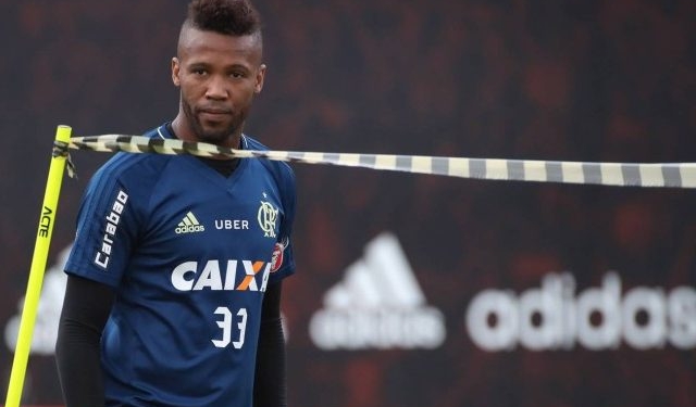 Rafael Vaz se despede dos companheiros e embarca segunda para o Chile