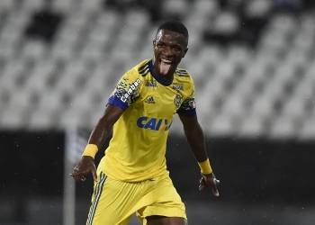Em gols, Vinícius Júnior supera Neymar no início como profissional