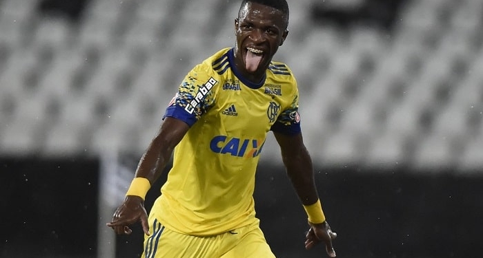 Em gols, Vinícius Júnior supera Neymar no início como profissional
