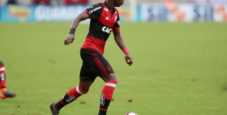 Vinicius Jr deixará o Flamengo no meio do ano para se apresentar ao Real, diz jornal