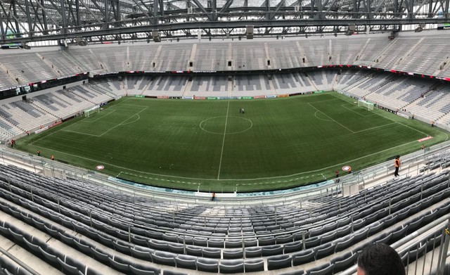 Arena da Baixada, do Atlético-PR é o único estádio da Série A com grama sintética (Foto: Gabriela Ribeiro)