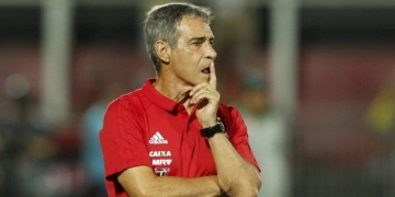 Carpegiani utiliza 32 jogadores em cinco jogos e dá primeiros sinais do Flamengo ideal