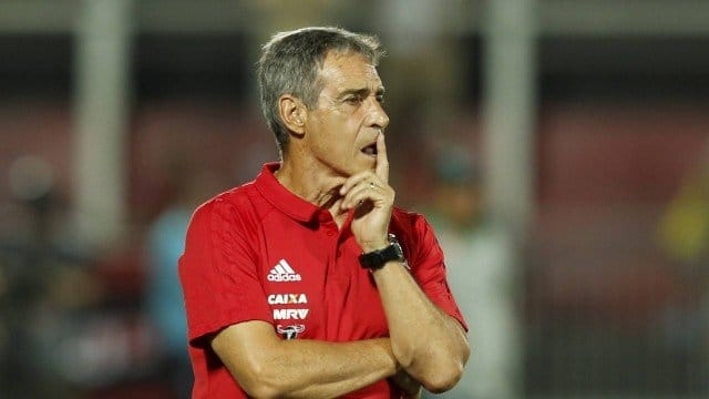 Carpegiani utiliza 32 jogadores em cinco jogos e dá primeiros sinais do Flamengo ideal