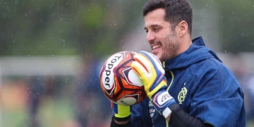 Zico elogia a volta de Julio Cesar ao Flamengo: ‘Os jovens vão evoluir bastante’
