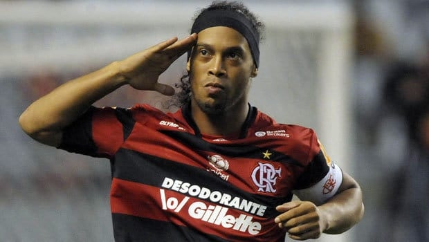 Ronaldinho diz que jogar com a camisa 10 do Flamengo era um sonho: ‘Algo mágico’