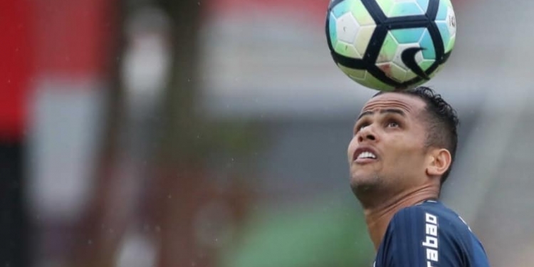 Dois gols e 'sobrevida': Geuvânio se destaca e ganha pontos no Flamengo