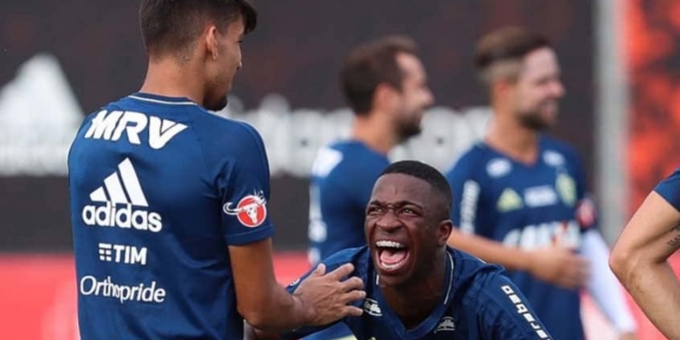 Com a confiança em alta, Vinicius Júnior ganha chance no time titular