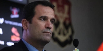 Lomba vê ideia de candidatura no Fla como precipitada, mas não descarta