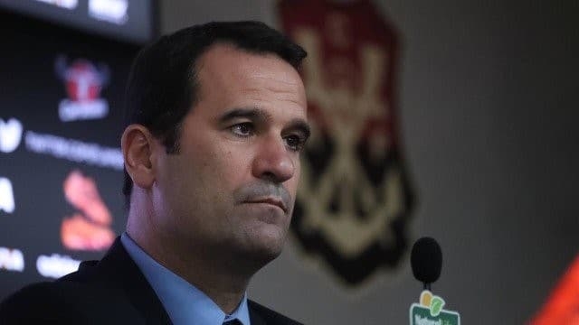 Lomba vê ideia de candidatura no Fla como precipitada, mas não descarta