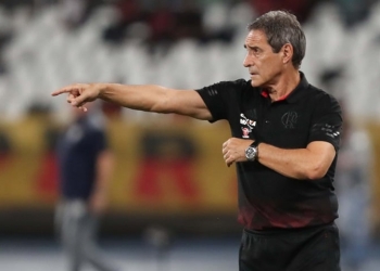 Carpegiani aponta 'erro primário' em eliminação do Flamengo, e critica postura do Flu